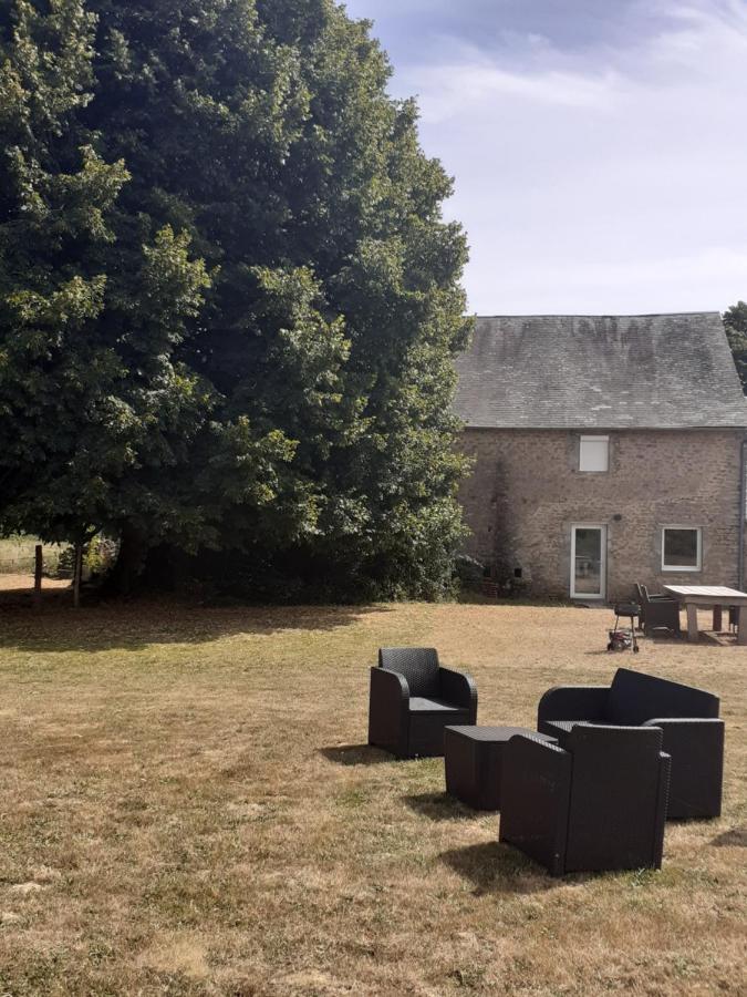 Gite Le Tilleul De La Fontaine Alluy Eksteriør billede